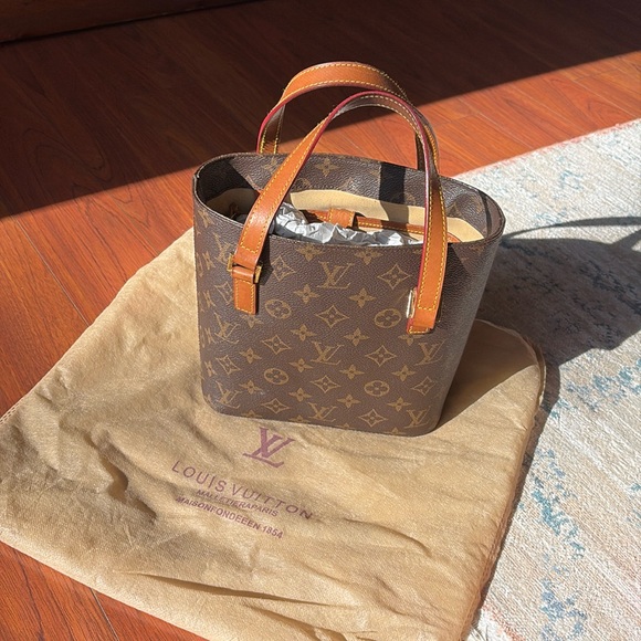 LV small hand bag $$NOT Authentic $$ - Picture 1 of 9